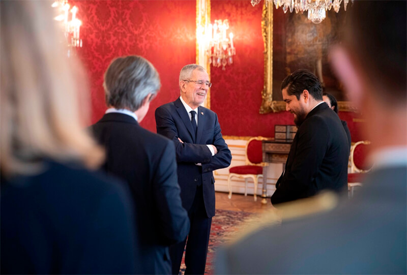 embajador-nicaragua-austria-carlos-morales-junto-al-presidente